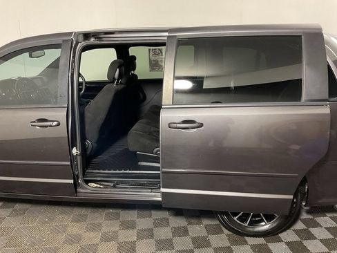 Used 2017 Dodge Grand Caravan SE FWD image 25