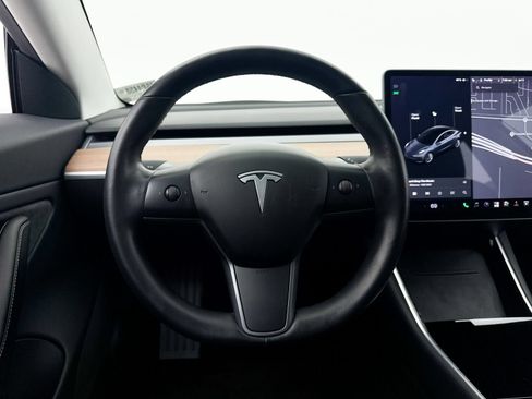 Used 2018 Tesla Model 3 Long Range RWD image 3