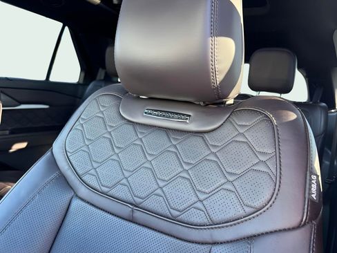 Used 2025 Ford Explorer Platinum w/ LUX Leather Package image 12