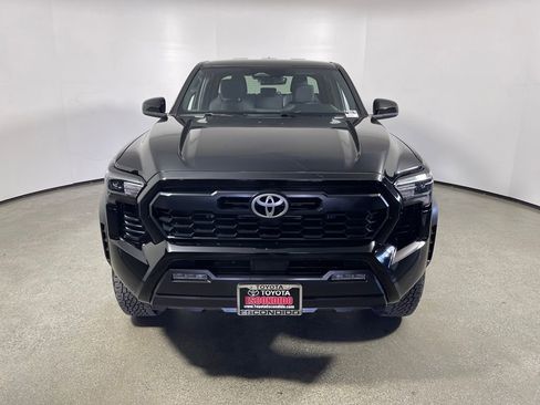 Certified 2025 Toyota Tacoma TRD Off-Road image 8