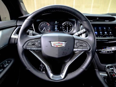 Used 2023 Cadillac XT6 Sport AWD/4WD image 13