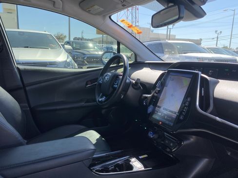 Used 2022 Toyota Prius Limited FWD image 23