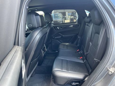 Used 2023 Porsche Cayenne AWD/4WD image 14