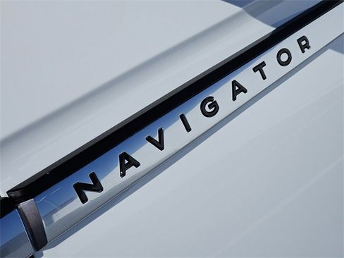New 2025 Lincoln Navigator L Reserve image 11
