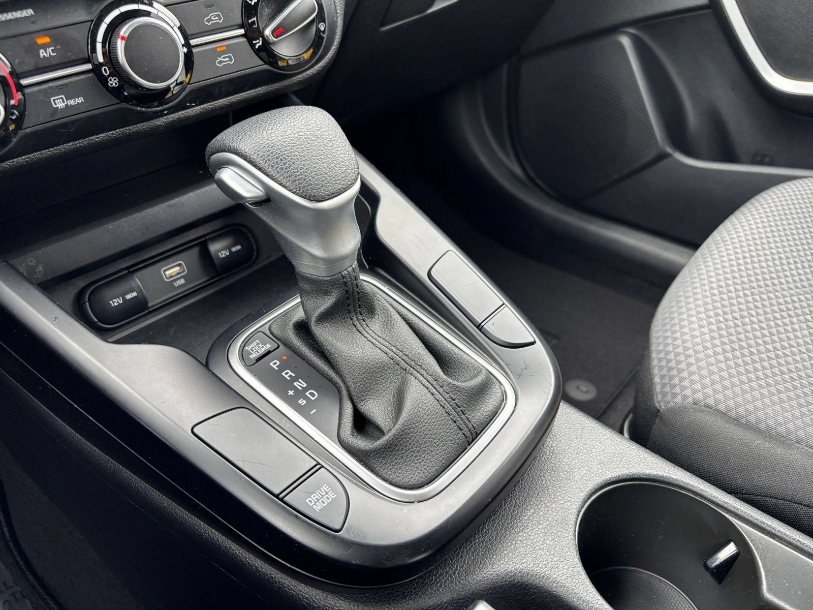 Used 2025 Kia Soul LX w/ LX Technology Package FWD image 38