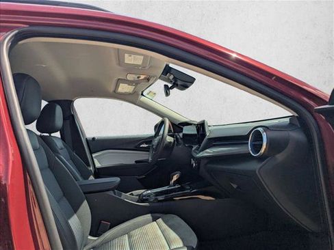 Used 2025 Chevrolet Trax LT FWD image 14