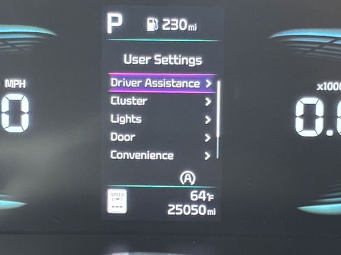 Used 2025 Kia Soul LX w/ LX Technology Package FWD image 39