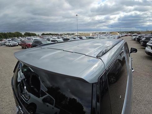 Used 2025 Chevrolet Suburban Z71 image 6