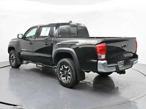 Used 2017 Toyota Tacoma TRD Off-Road AWD/4WD image 5
