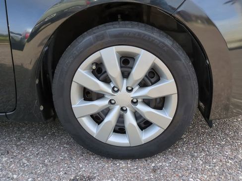 Used 2015 Toyota Corolla LE image 11