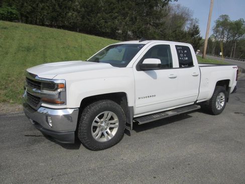 Used 2017 Chevrolet Silverado 1500 LT w/ All Star Edition AWD/4WD image 7