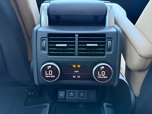 Certified 2025 Land Rover Discovery Dynamic SE AWD/4WD image 29