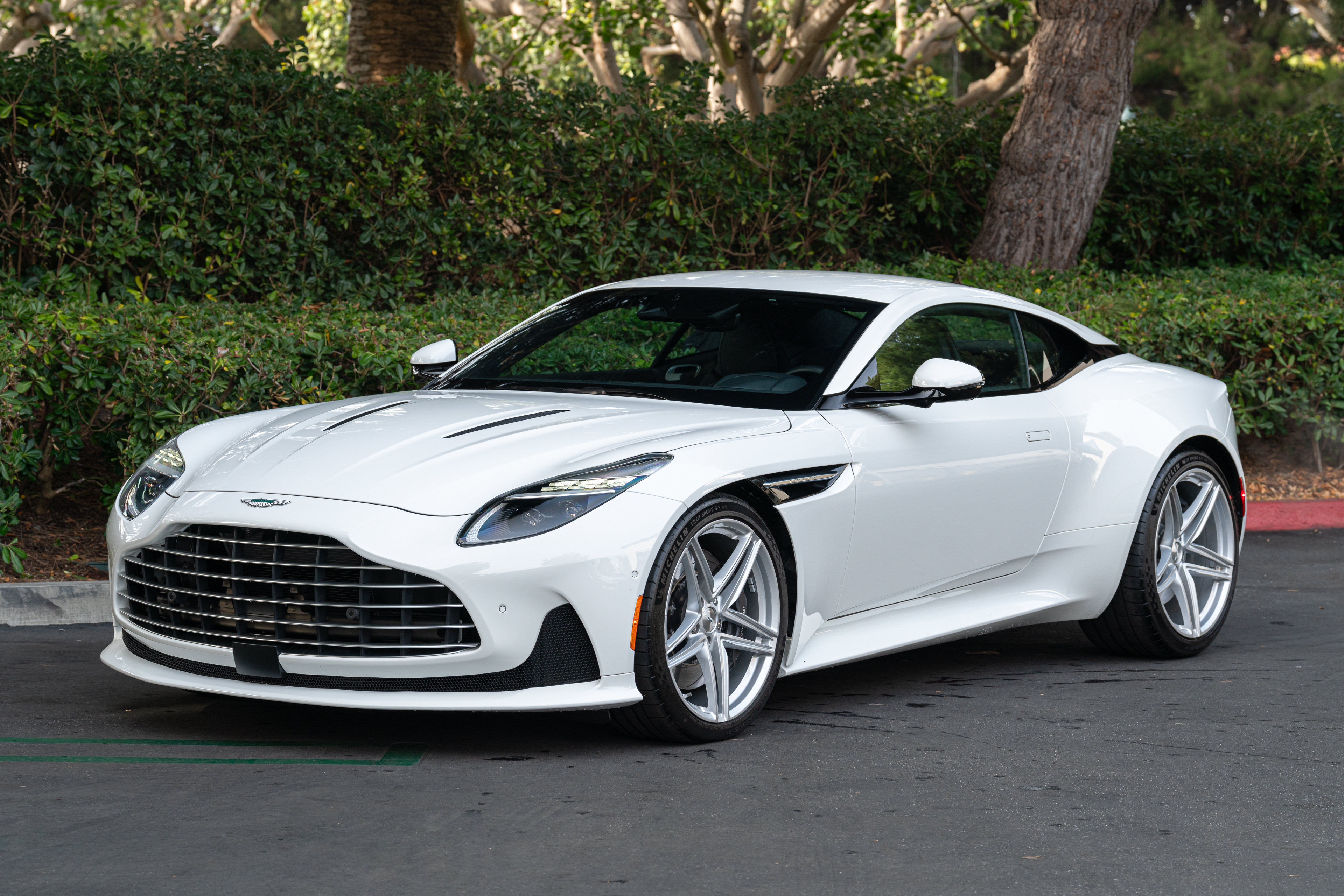 Used 2024 Aston Martin DB12 Coupe RWD image 2