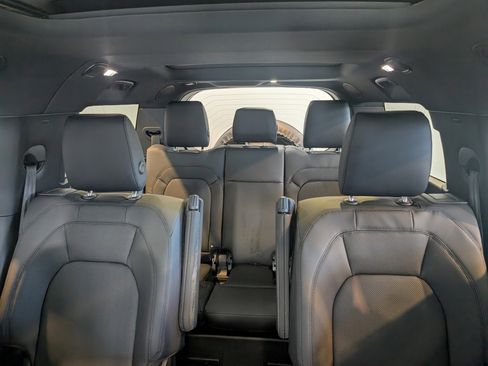 New 2026 Land Rover Defender 130 X-Dynamic SE image 29