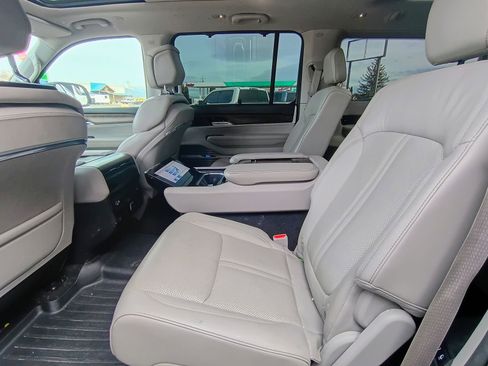 Used 2022 Jeep Grand Wagoneer Series I image 10