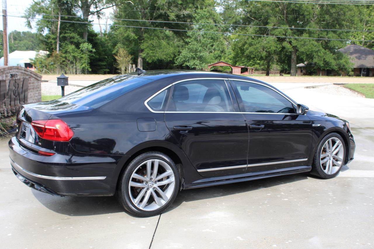Used 2017 Volkswagen Passat 1.8T R-Line FWD image 11