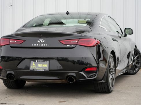 Used 2017 INFINITI Q60 3.0t Sport image 4