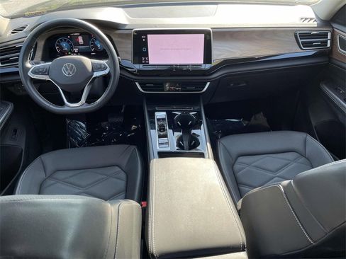 Used 2024 Volkswagen Atlas SE image 12