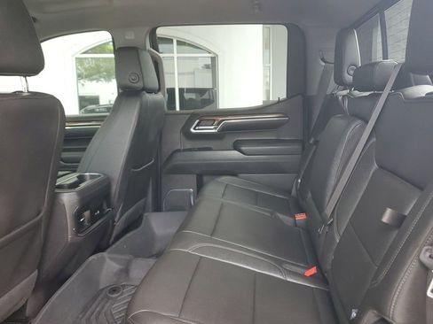 Used 2024 Chevrolet Silverado 1500 LT Trail Boss w/ LT Trail Boss Premium Package AWD/4WD image 13