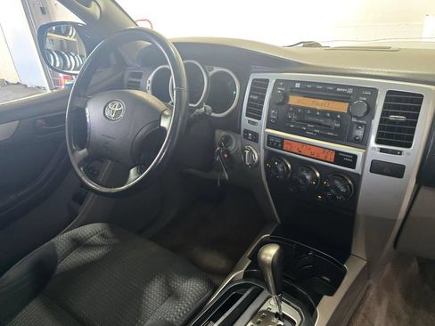 Used 2005 Toyota 4Runner SR5 AWD/4WD image 30