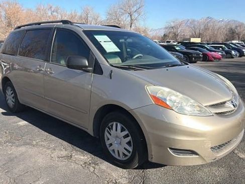 Used 2009 Toyota Sienna CE image 7