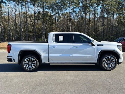 Used 2024 GMC Sierra 1500 Denali w/ Denali Reserve Package image 8