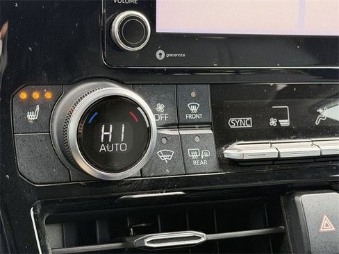 Used 2020 Toyota Highlander XLE image 22