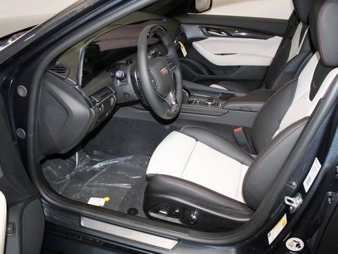 New 2026 Cadillac CT5 V image 4