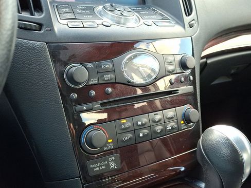 Used 2013 INFINITI G37 x w/ Premium Pkg image 17