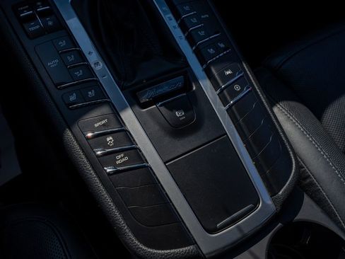 Used 2020 Porsche Macan AWD/4WD image 44