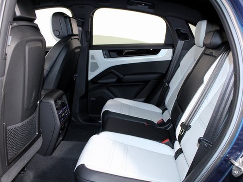 New 2025 Porsche Cayenne Coupe image 22