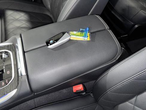 Used 2025 BMW X7 xDrive40i w/ M Sport Package image 30