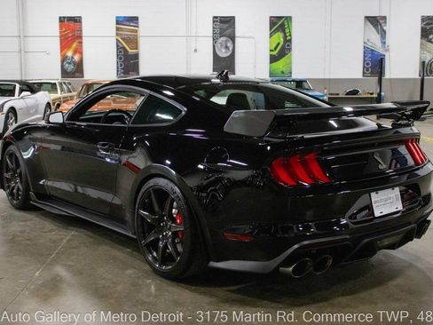 Used 2020 Ford Mustang Shelby GT500 w/ Carbon Fiber Track Pack RWD image 4