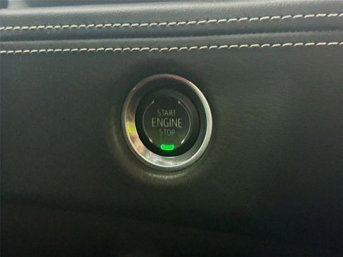 Used 2025 Cadillac Escalade ESV V AWD/4WD image 14