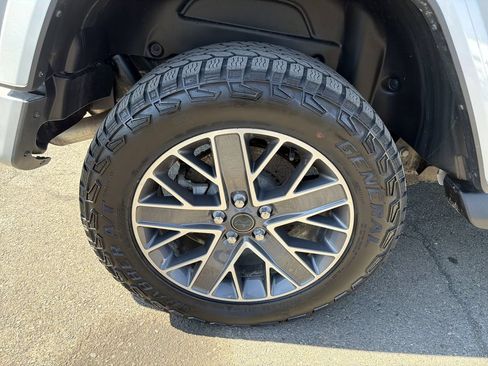Used 2024 Jeep Wrangler High Altitude AWD/4WD image 32