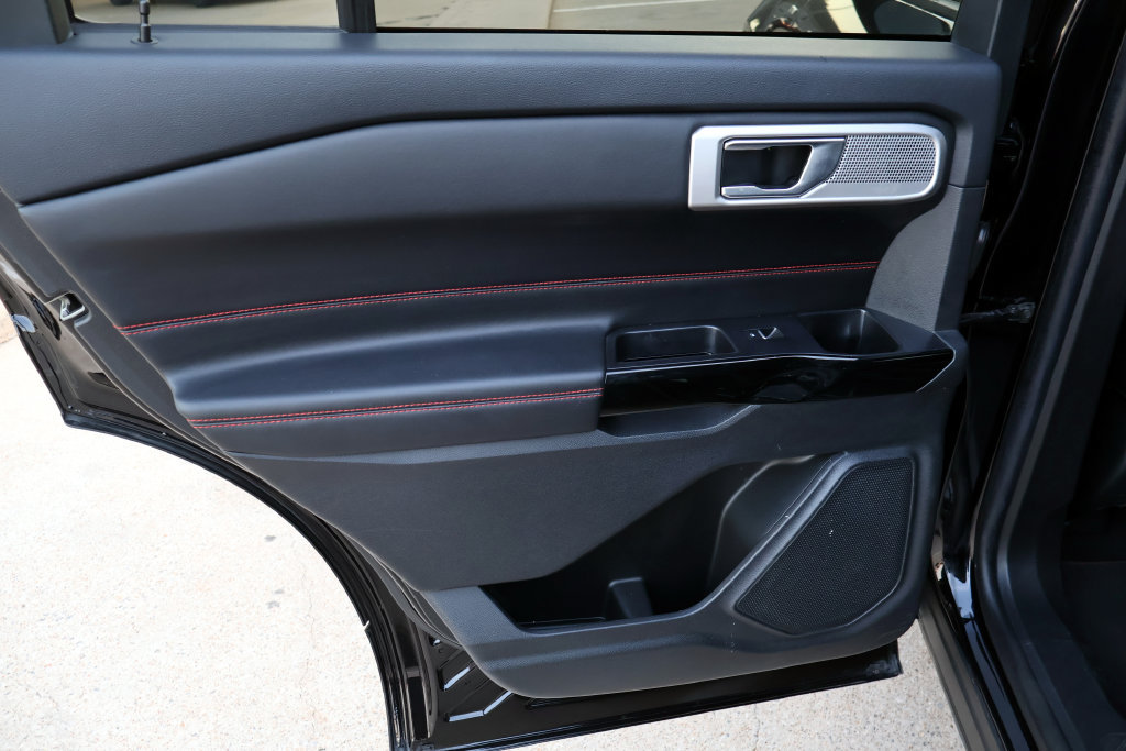Used 2022 Ford Explorer ST-Line RWD image 13
