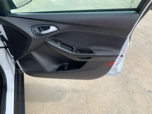 Used 2018 Ford Focus SE FWD image 13