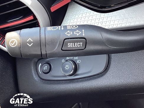 Used 2024 Chevrolet Trax RS w/ Sunroof Package FWD image 25