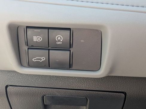 Certified 2025 Toyota Highlander XLE FWD image 16