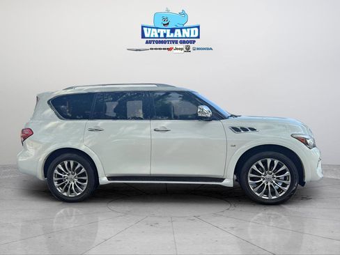 Used 2016 INFINITI QX80 4WD w/ Deluxe Technology Package image 3