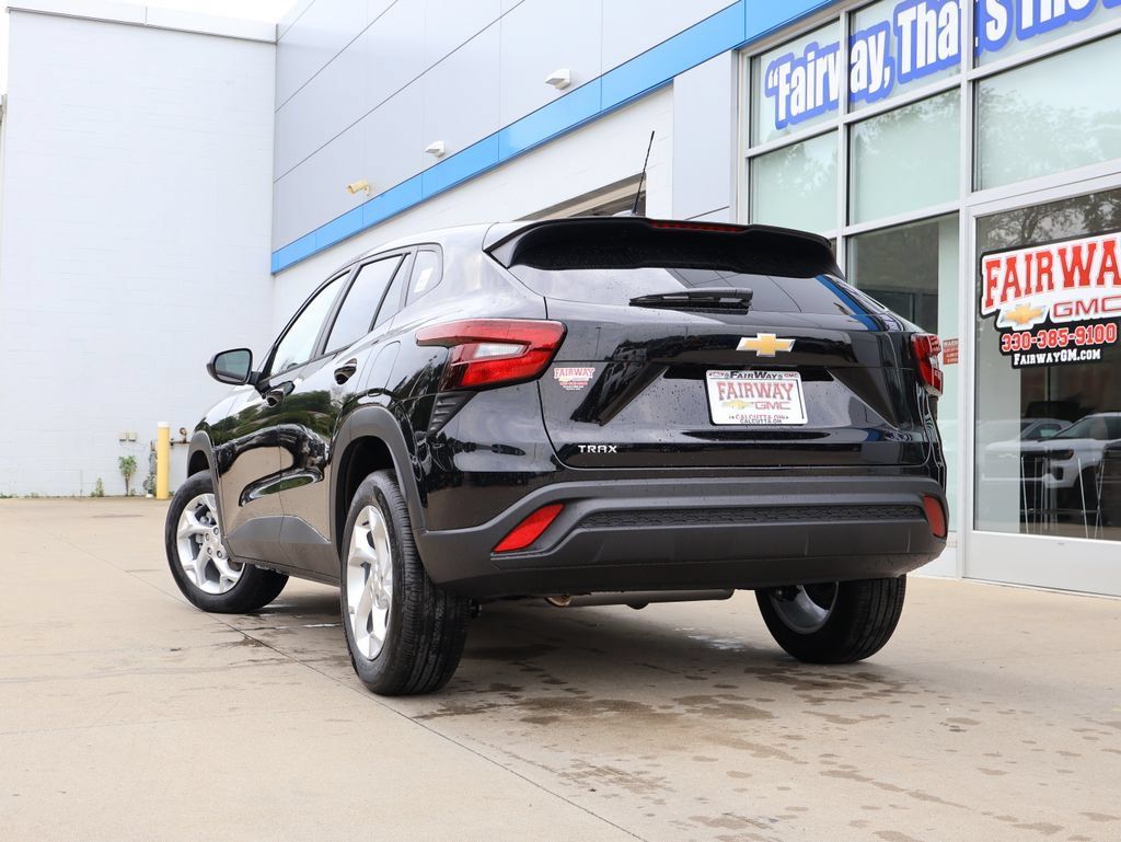 New 2026 Chevrolet Trax LS w/ LS Convenience Package FWD image 31