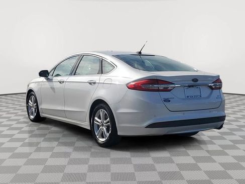 Certified 2018 Ford Fusion SE w/ Fusion SE Technology Package image 3