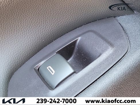 Used 2020 Chevrolet Equinox LT FWD image 12