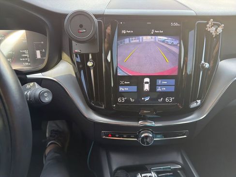 Used 2019 Volvo XC60 T5 Momentum w/ Premium Package AWD/4WD image 10