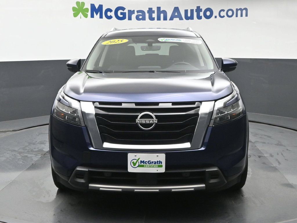 Used 2025 Nissan Pathfinder SL AWD/4WD image 6