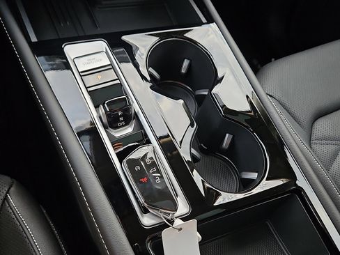 New 2026 Volkswagen Atlas SE image 15