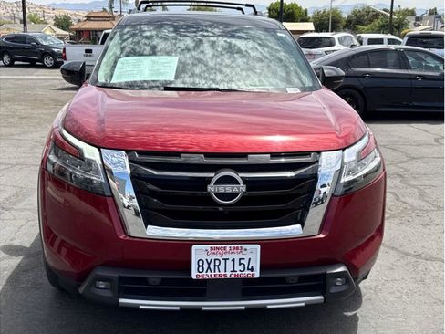 Used 2022 Nissan Pathfinder Platinum w/ Cargo Package FWD image 2