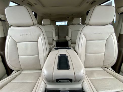 Used 2021 GMC Yukon XL Denali w/ Denali Premium Package image 32