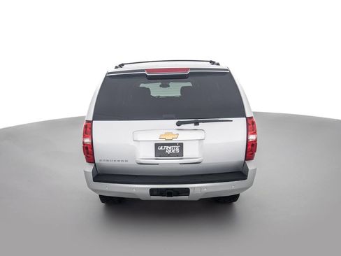 Used 2013 Chevrolet Suburban LT w/ Luxury Package AWD/4WD image 6