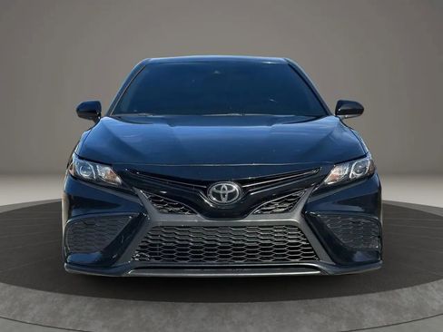 Used 2021 Toyota Camry SE image 2